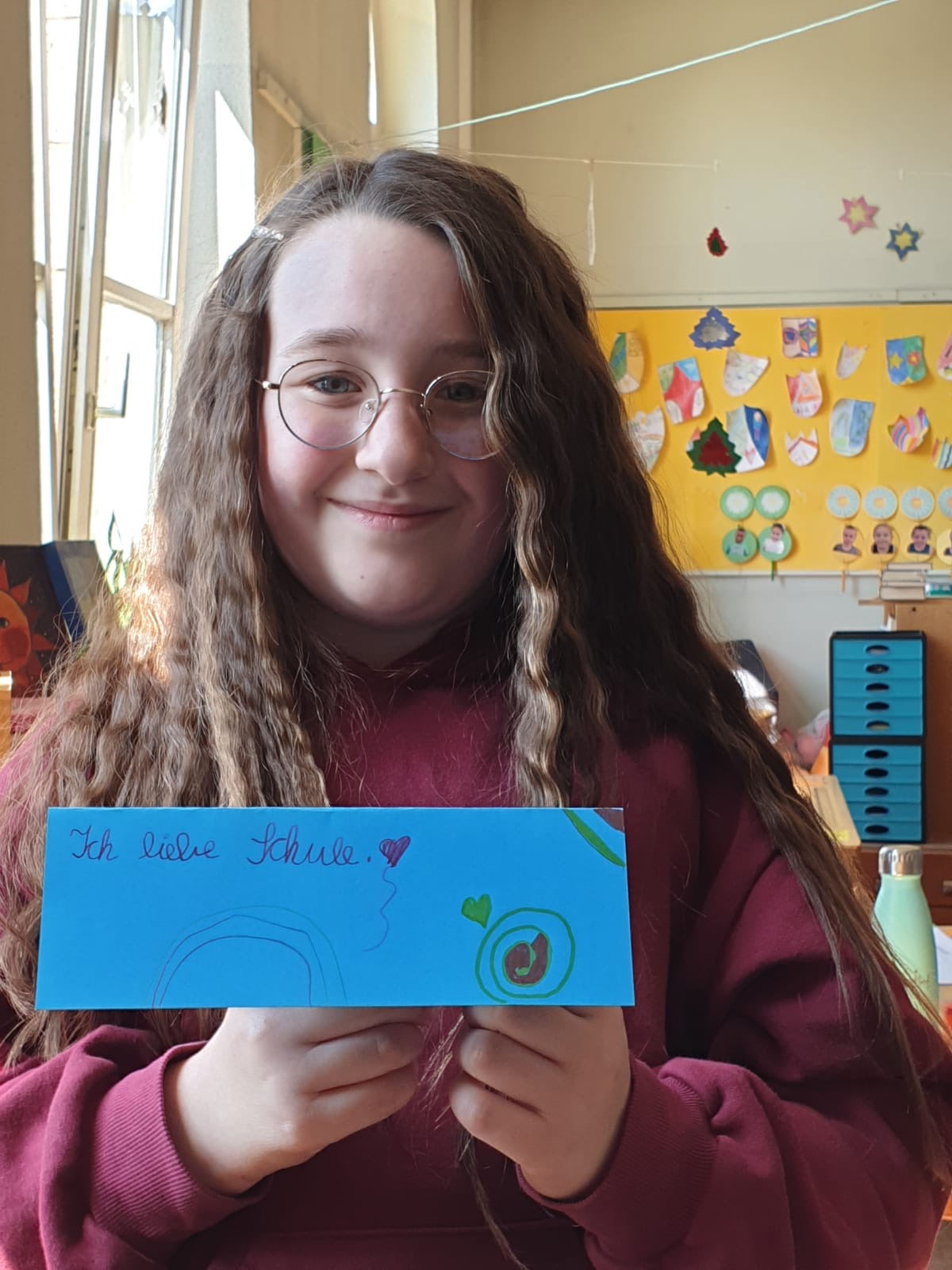 Eleyna aus der 2C freut sich ganz besonders wieder auf die Schule